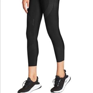 Nimble women’s leggings size L, with rubberized stripe detail